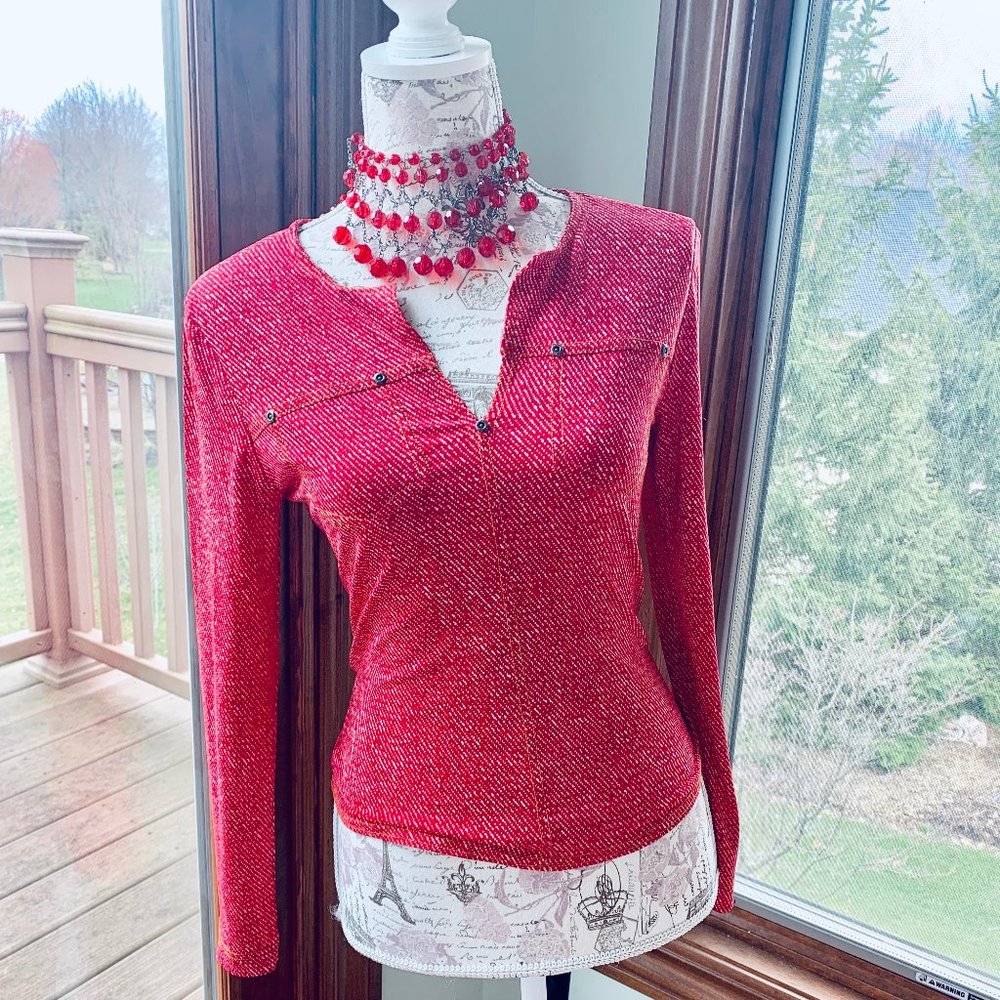 BCBG RED HOUNDSTOOTH V NECK TOP, M